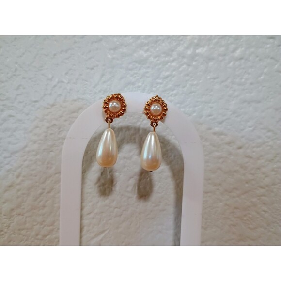 Vintage Avon Faux Pearl Drop Gold Tone Earring - Picture 1 of 5